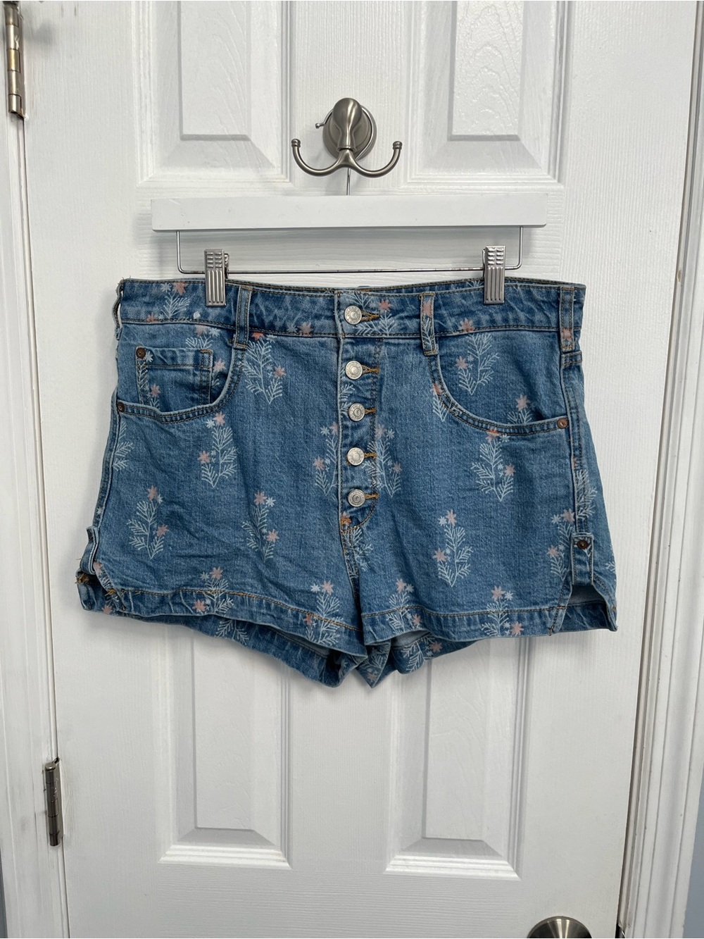 Pilcro Anthropologie Jean Denim Shorts High Rise Button Fly Women’s 31 Festival